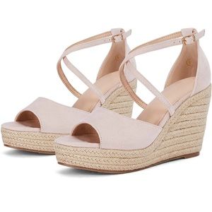 Brand new, with tags. Never worn, size 6 Vetaste women’s espadrilles.